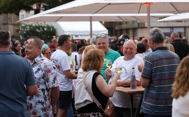 Sehr zum Wohl! Bei den Weintagen in Schorndorf ist Weißwein die Nummer eins, gefolgt von Rosé und etwas Rotwein.