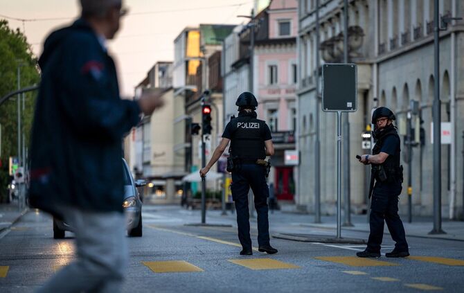 Die Polizei bittet darum, Video- und Bildmaterial an den Instagram-Kanal der Kantonspolizei Aargau zu senden.