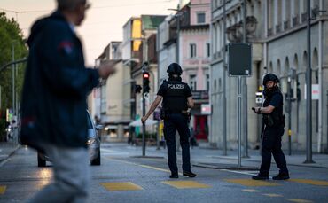 Die Polizei bittet darum, Video- und Bildmaterial an den Instagram-Kanal der Kantonspolizei Aargau zu senden.