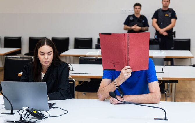 Der Angeklagte schwieg zu den Vorwürfen. (Archivbild)