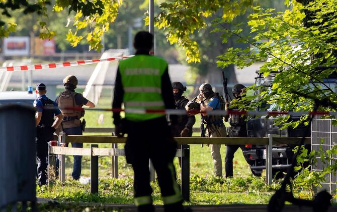 Amok, Terror, Abrechnung unter Kriminellen: Die Ermittler prüfen mehrere Szenarien.