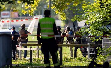 Amok, Terror, Abrechnung unter Kriminellen: Die Ermittler prüfen mehrere Szenarien.