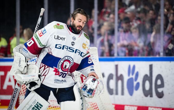 Jake Hildebrand spielte vor seinem Wechsel zu den Adler Mannheim für die Eisbären Berlin.