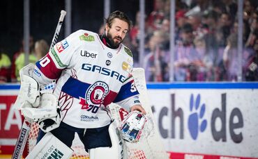 Jake Hildebrand spielte vor seinem Wechsel zu den Adler Mannheim für die Eisbären Berlin.