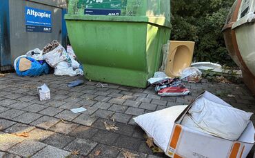 Waschbecken, Kopfkissen und Co. (am 31.8.): In vielen Fotos haben wir Zustände am Container-Standort Max-Eyth-Straße in Waibling