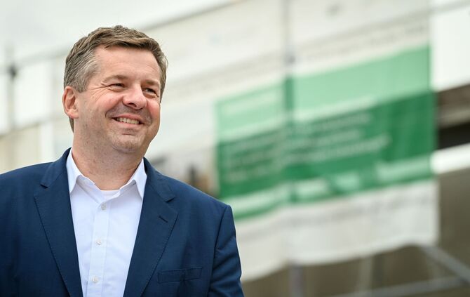 Ministerpräsident Schulze besucht Neubauprojekt