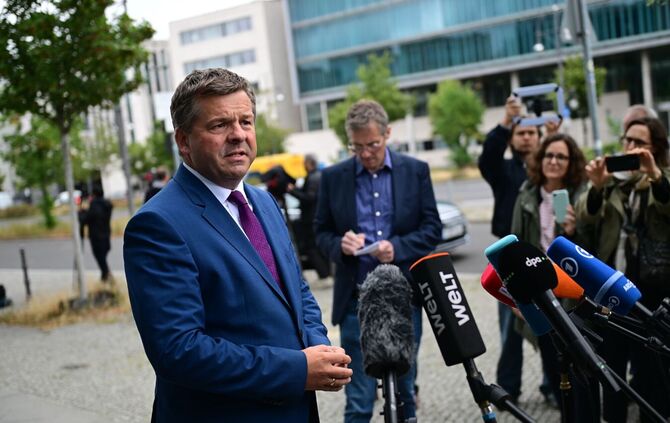 Bundeskanzler Merz dringt auf Klärung der Spahn-Nachfolge