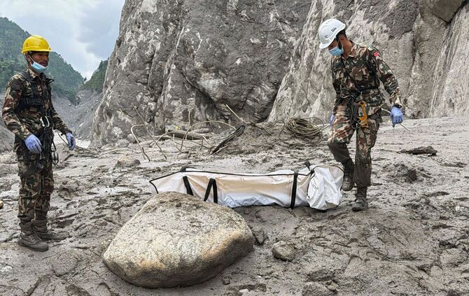 Nach Sturzflut im Himalaya - Nepal