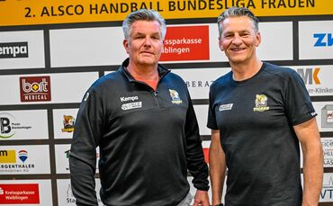Der neue Torwarttrainer Steffen Sotzny (links) mit Harald Beilschmied, Sportlicher Leiter bei den VfL-Handballerinnen.
