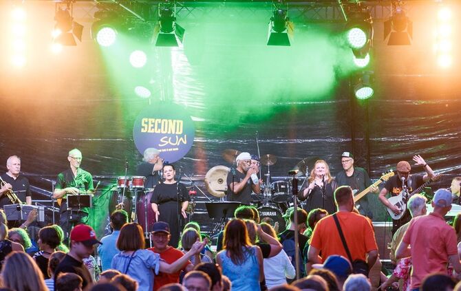 Groove ohne Ende bei "Talaue rockt" mit der Soul-Band Second Sun.