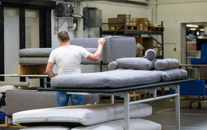 Möbelproduktion bei COR Sitzmöbel