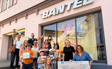 Die Firma Bantel spendet an die Fröbelschule