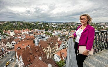 Taxifahrerin Pembe Agkün hat fast in jeder Straße in Backnang schon einmal einen Fahrgast abgeholt.