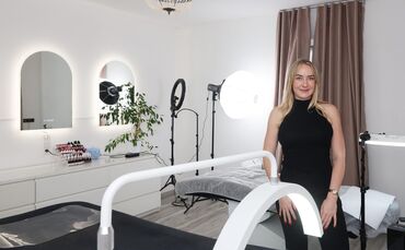 Nicole Carstens in einem der Räume ihres Studios "Schönheitswahn".