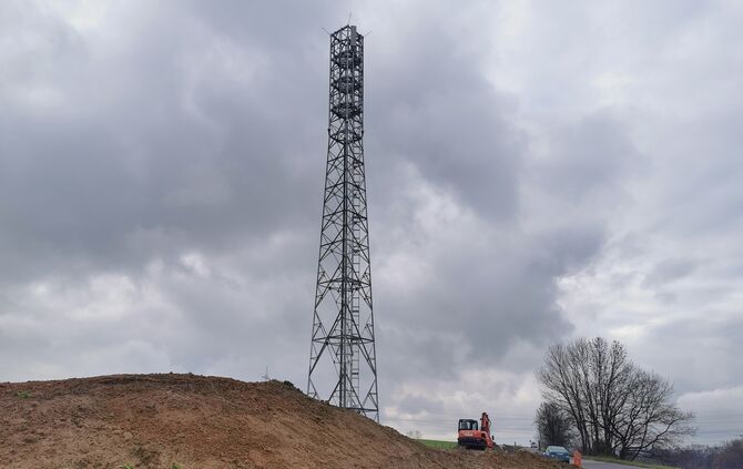 Der Stahlgittermast, den die Deutsche Funkturm vor einigen Jahren beim Erbachhof bei Waiblingen-Neustadt bauen ließ (Archivfoto)