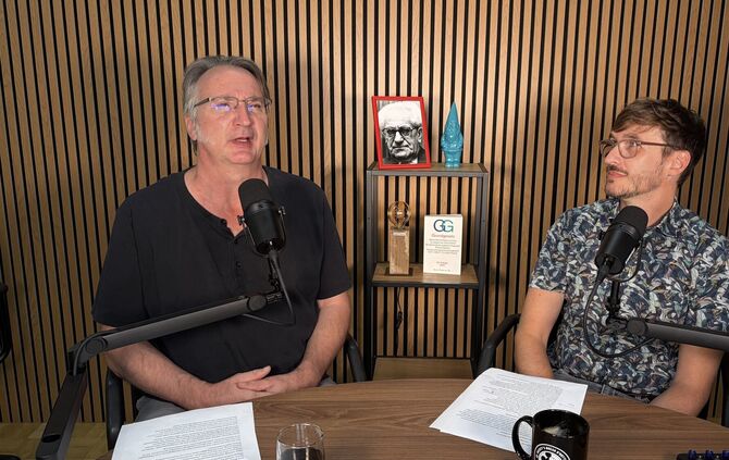 Die Redakteure Peter Schwarz (links) und Alexander Roth (laut AfD gar linksextrem) analyisieren die Bildungspoltik der rechtsext