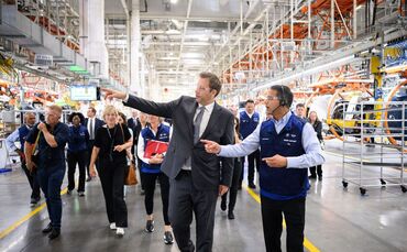 Finanzminister Klingbeil bei BMW in Spartanburg (USA)