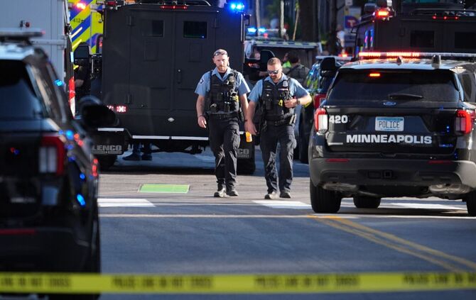 Auch drei Beamte werden in Minneapolis verletzt.
