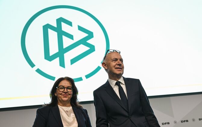 DFB-Boss Bernd Neuendorf und Vize Heike Ullrich: Die Frauen-Bundesliga geht eigene Wege. (Archivbild)