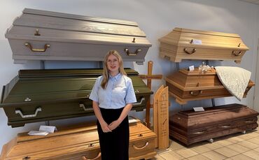 Hanna Raible (19) ist in ihrem zweiten Ausbildungsjahr als Bestattungsfachkraft.