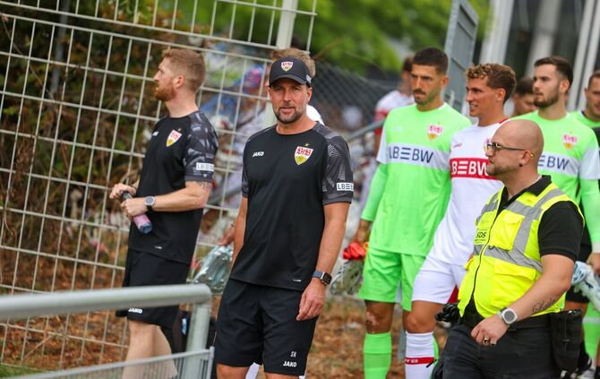 Für Sebastian Hoeneß und den VfB Stuttgart steht das erste Heimspiel der Saison an.