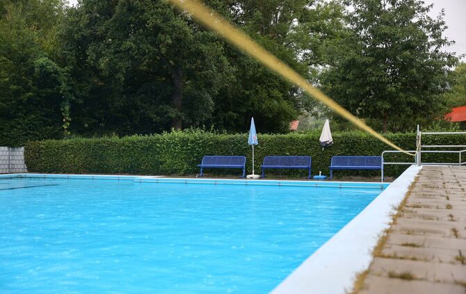 Das Freibad in Urbach hat jetzt eine Raucherzone.