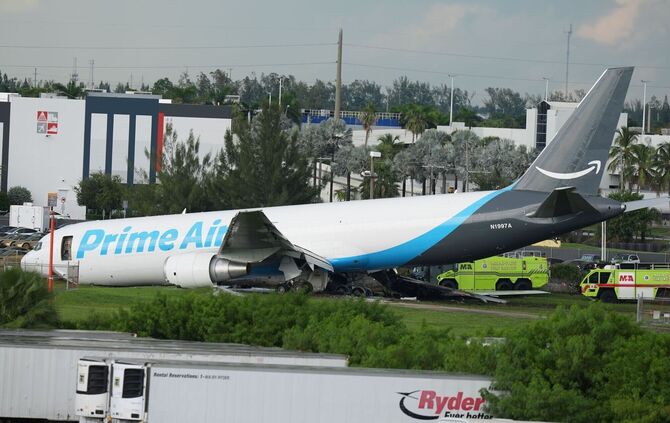 Unfall mit Frachtflugzeug nach Landung am Flughafen Miami