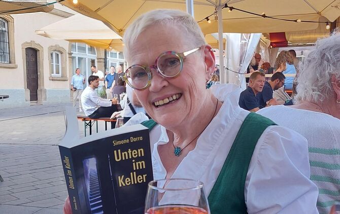 Simone Dorra, Krimiautorin aus Welzheim.