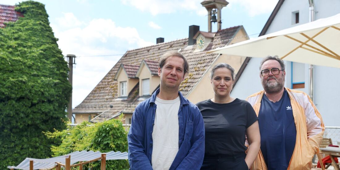Johann Polzer (l.), Aliki Schäfer (M.) und Andreas Vogel (r.) haben Rohrbronner interviewt und die Gespräche in ein Kunstprojekt