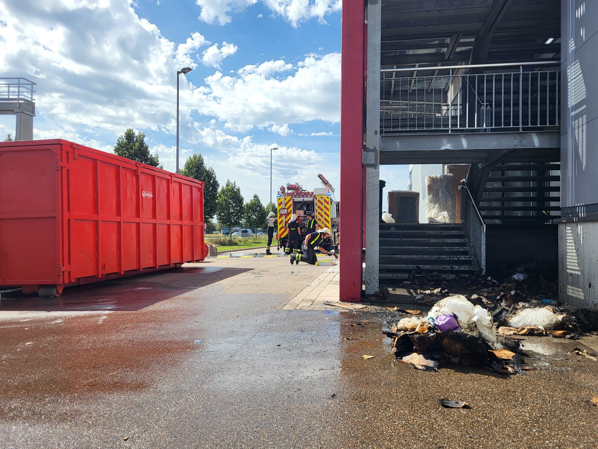 Sofa on fire: Major fire brigade operation at the Waiblinger Tor retail ...