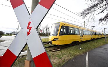 Der Unfall mit der Stadtbahn ereignete sich am Freitag. (Symbolbild)