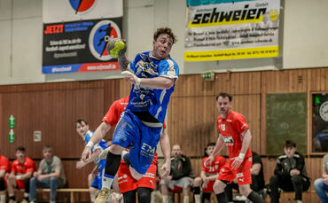 Auftakt nach Maß für den TSV Schmiden um Kreisläufer Tobias Pichler.