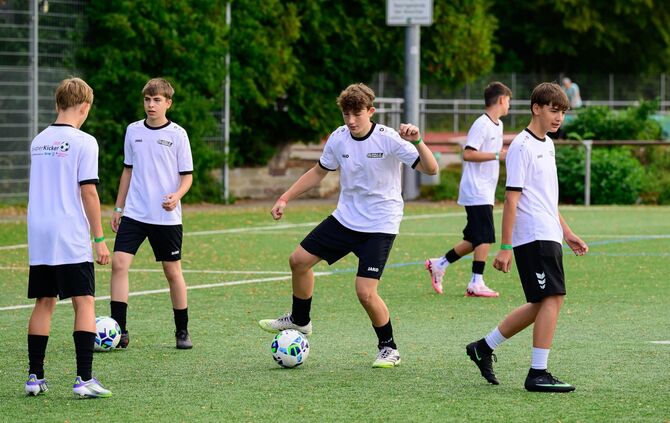 Das Superkicker-Camp findet im Jahr 2026 zum 19. Mal statt. Mitmachen dürfen Kinder und Jugendliche im Alter von acht bis 14 Jah