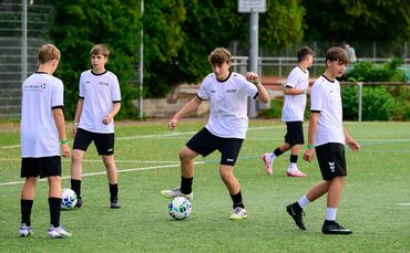 Das Superkicker-Camp findet im Jahr 2026 zum 19. Mal statt. Mitmachen dürfen Kinder und Jugendliche im Alter von acht bis 14 Jah