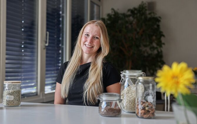 Vanessa Seidel ist Ernährungsberaterin und hilft Frauen bei Themen wie PMOS und Wechseljahren.