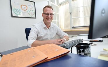 Marcel Schindler ist seit 1. Juni Chef im Urbacher Rathaus.
