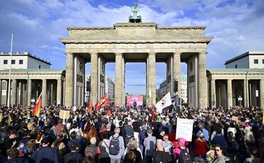 Nach der Wahl in Sachsen-Anhalt - Proteste in Berlin