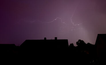 In der Nacht auf Mittwoch (09.09.) zieht eine Kaltfront mit Gewitter über den Rems-Murr-Kreis.