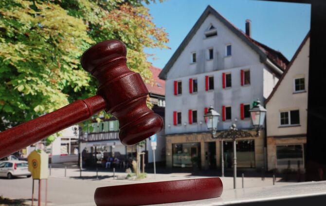 Das Haus, in dem die Kur-Apotheke in Welzheim ihre Räumlichkeiten hat, kam unter den Hammer bei einer Zwangsversteigerung.
