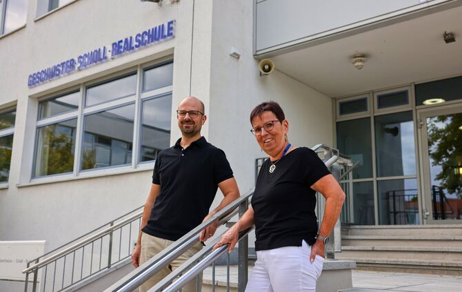 Bastian Menrad, stellvertretender Schulleiter und Sabine Klass, Schulleiterin der Geschwister-Scholl Realschule.