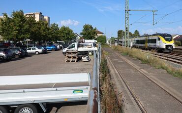 Von der geplanten Baustelle ist am P+R-Parkplatz des Bahnhofs Endersbach am Dienstag, 8. September 2026, nichts zu sehen.