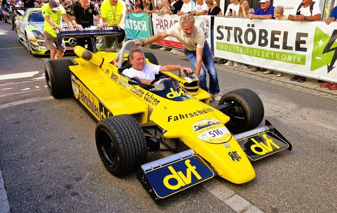 Der Korber Jockel Winkelhock durfte beim Bergpreis "Schwäbische Alb" in Neuffen mit dem ehemaligen Formel-2-Rennwagen seines Bru
