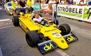 Der Korber Jockel Winkelhock durfte beim Bergpreis "Schwäbische Alb" in Neuffen mit dem ehemaligen Formel-2-Rennwagen seines Bru