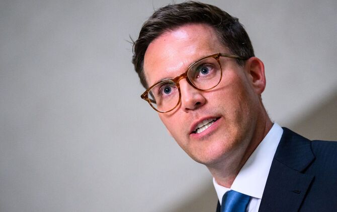 Baden-Württembergs Innenminister trifft Fußballvereine