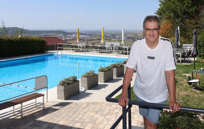 Francisco Cano im Panoramafreibad.