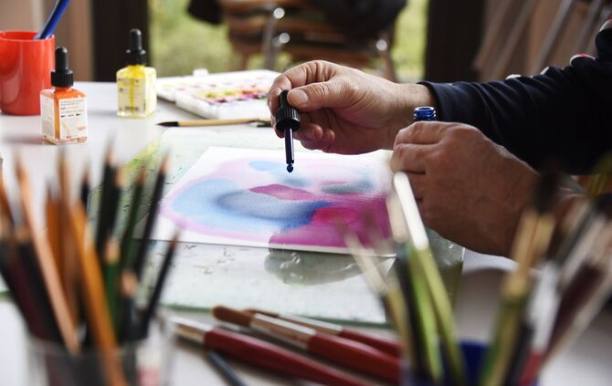 Ergänzende Angebote wie die Kunsttherapie finanzieren sich hauptsächlich durch Spenden.