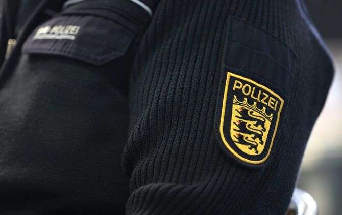 Der Mann bedrohte und beleidigte auch die alarmierten Polizisten (Symbolfoto).