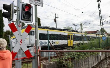Der Bahnübergang in der Brückenstraße in Plüderhausen.