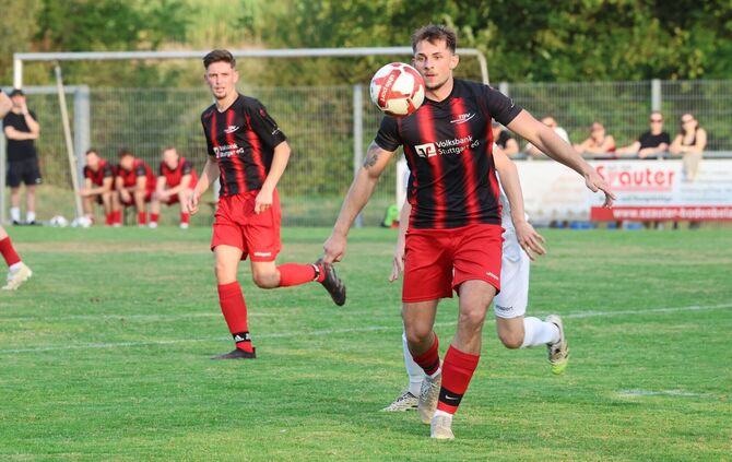 Raphael Schreiner und der TSV Schwaikheim (hier im Testspiel gegen die SG Weinstadt) wollen gegen Kaisersbach gewinnen.