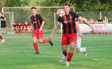 Raphael Schreiner und der TSV Schwaikheim (hier im Testspiel gegen die SG Weinstadt) wollen gegen Kaisersbach gewinnen.
